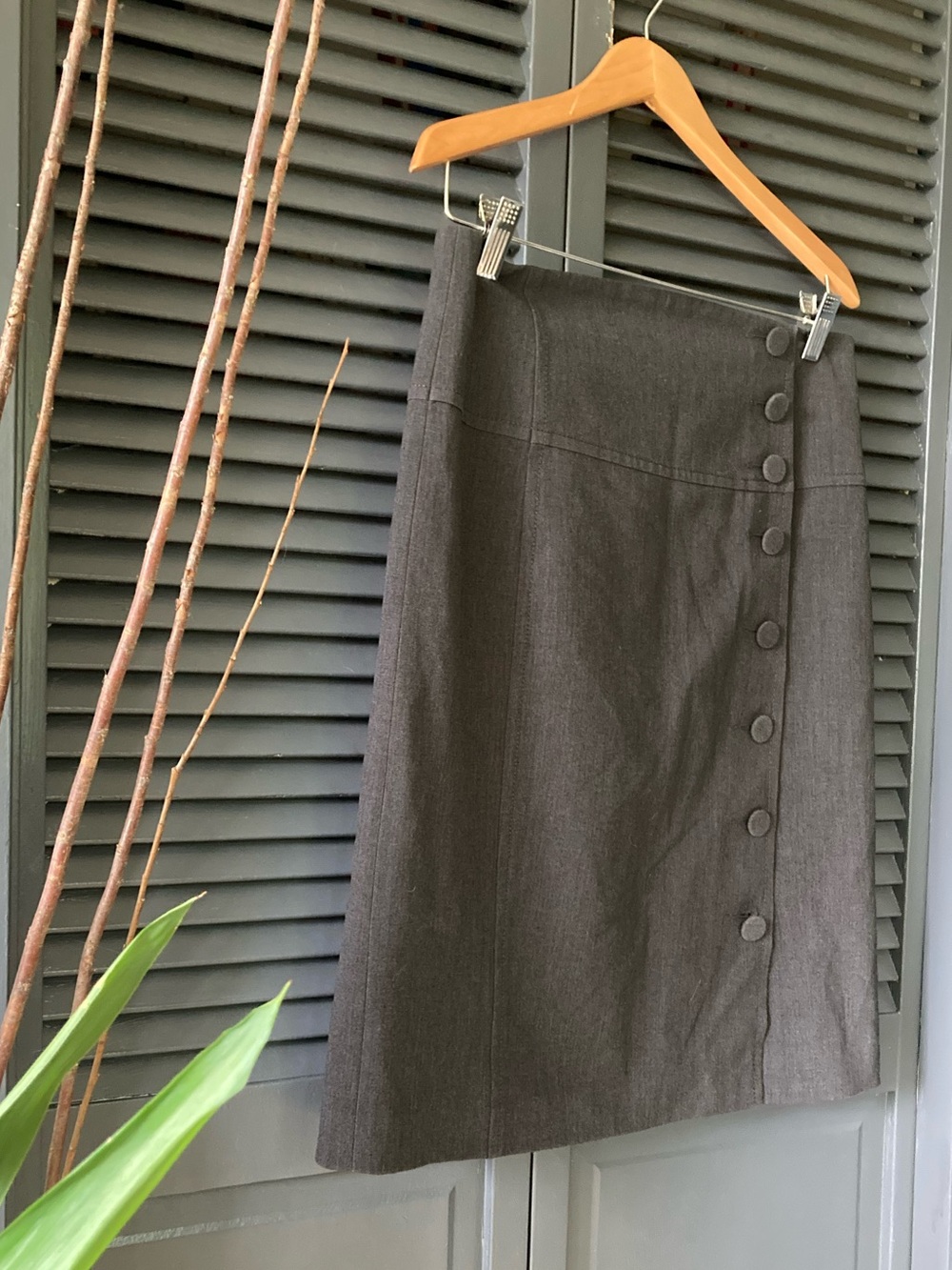 elevenses charcoal button-side midi skirt